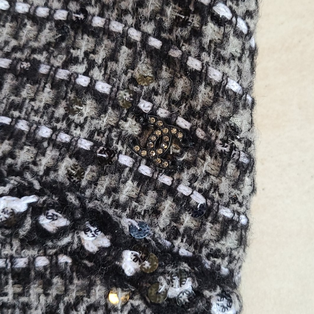 CHANEL 06A Tweed Dress w/Sequins [size 42] - Picture 3 of 12